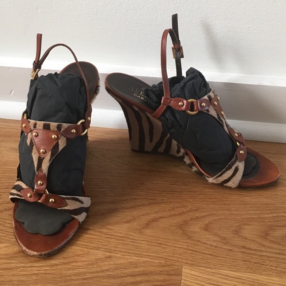 VALENTINO ZEBRA WEDGE SANDAL! - Picture 2 of 4